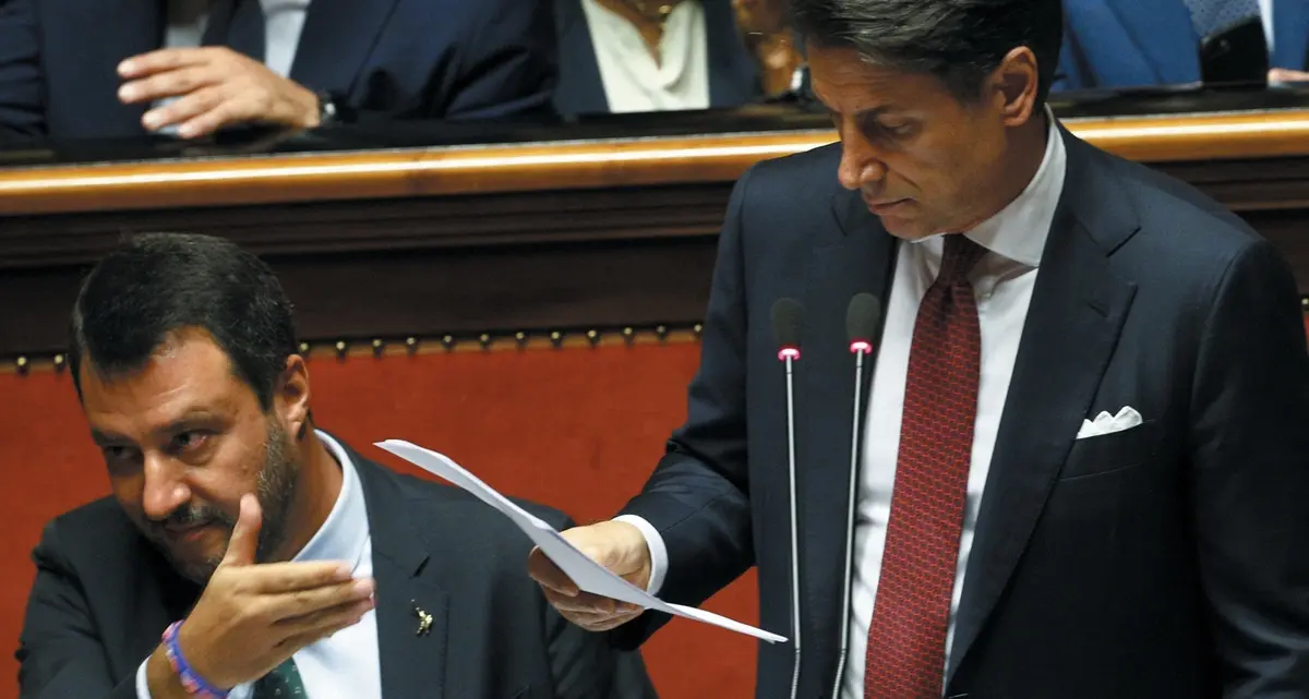 L'attacco di Conte: «Caro Matteo, sei pericoloso autoritario e irresponsabile: Il governo finisce qui...»