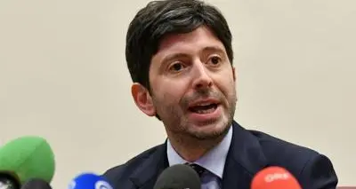 Speranza conferma i blocchi fino al 13 aprile e lancia un monito all'Ue: «L'Europa cambi le sue politiche ormai datate»