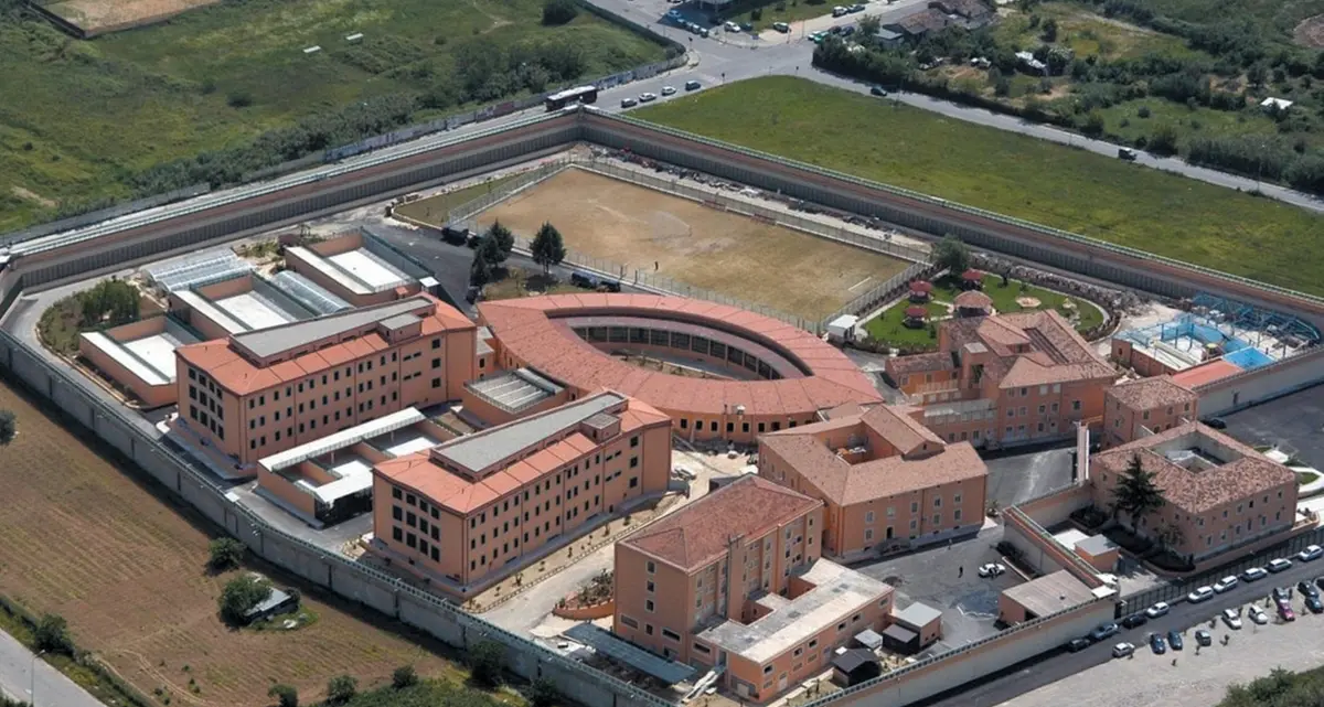 Cosenza, evasione e video in rete: nessuna responsabilità degli agenti