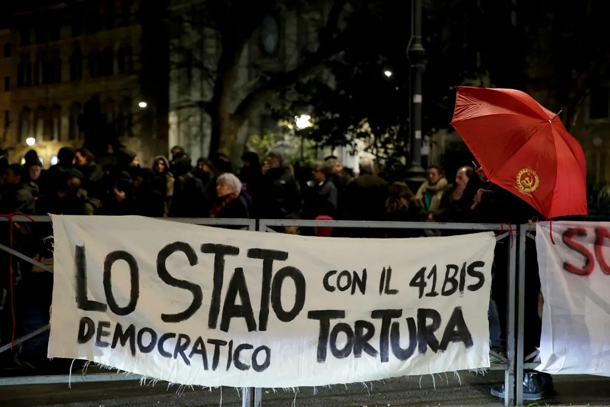 In piazza per protestare contro il regime del carcere duro a cui \\u00E8 sottoposto l\\'anarchico Alfredo Cospito