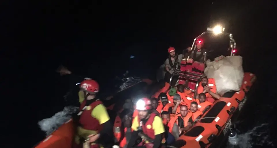 Migranti, l’Unhcr: Ue consenta sbarco di 507 persone