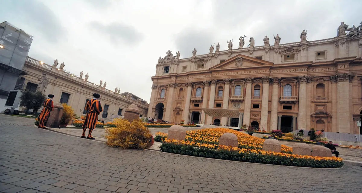 Scandalo finanziario in Vaticano, sospesi cinque dirigenti