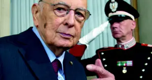 «Napolitano, devi morire!» Chi alimenta l’odio in rete?