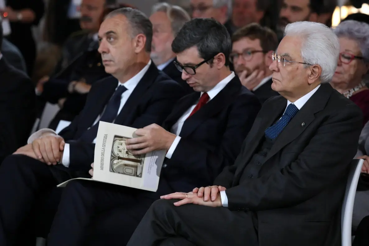 Da sinistra: il vice Presidente del Consiglio Superiore della Magistratura Giovanni Legnini; il ministro della Giustizia Andrea Orlando ed il presidente della Repubblica Sergio Mattarella in occasione della seconda giornata degli \"Stati generali per la lotta alle mafie\", Milano, 24 Novembre 2017. ANSA/ MATTEO BAZZI