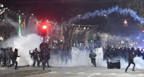 Guerriglia a Torino, arrestati 23 anarchici