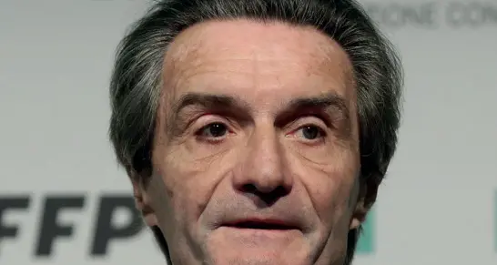 Fontana: «Aspettiamo ulteriori indagini» I 5 Stelle a testa bassa: «Gestione criminale»