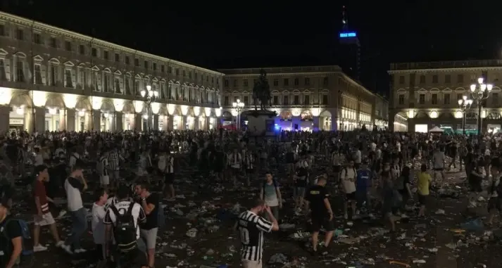 Panico a Torino: e se fosse accaduto al “povero” Sala?