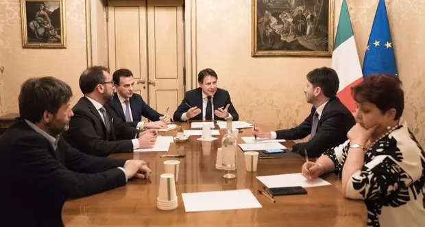 M5S e Pd: \"Finita l'emergenza, la sanità tornerà di competenza dello Stato\"
