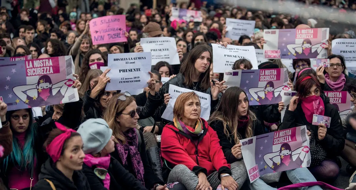 Istat: «Per un italiano su 4 lo stupro è causato da come lei si veste»