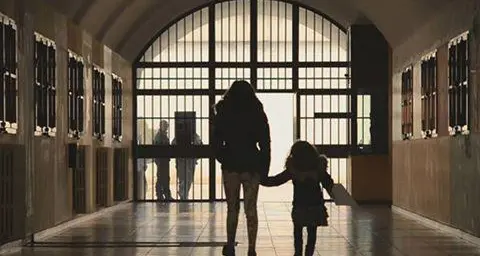 Quei bambini in “carcere” con le mamme sono ancora troppi