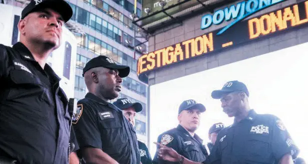 Battute e insulti dei poliziotti Usa sui migranti morti