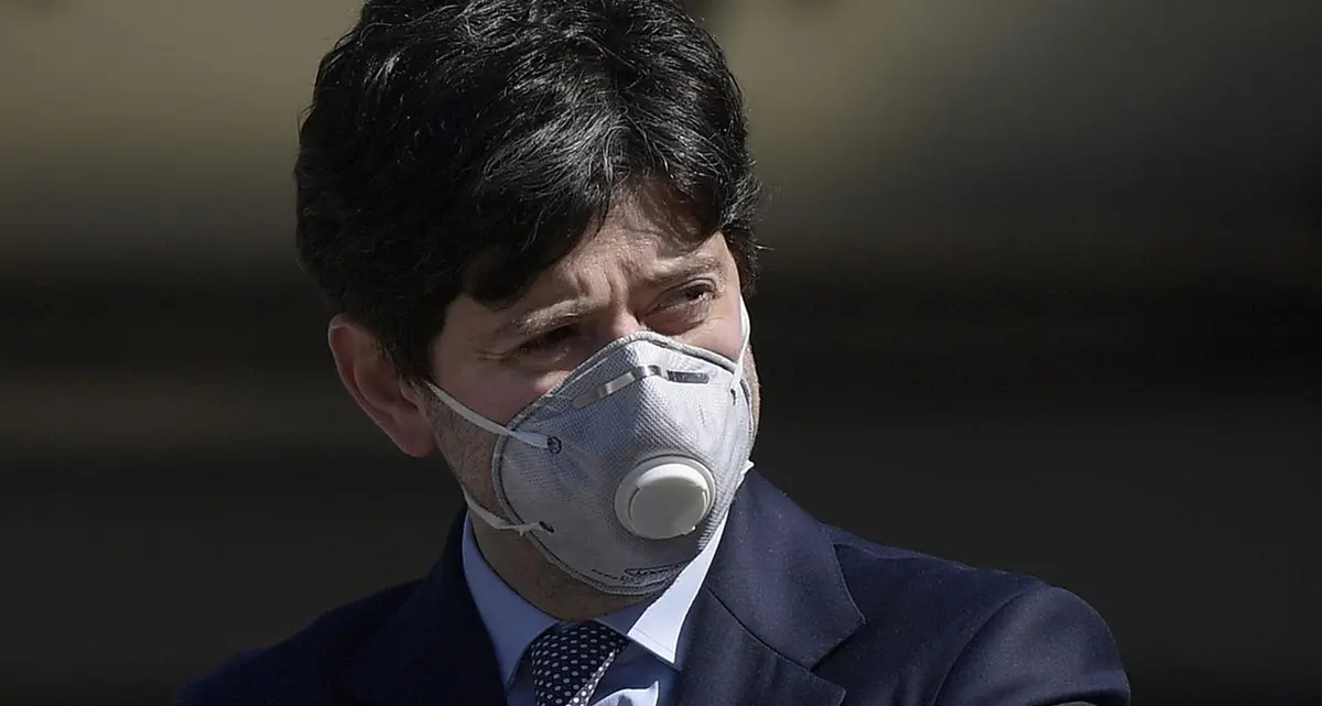 Vaccini, scudo penale per i medici? No, basta non indagarli...