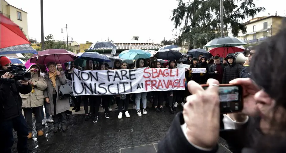 Il manifesto delle sardine contro i populisti. «Adesso la festa è finita»