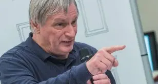 «Caro don Ciotti, sono un prete e non una guardia. Vado dai peccatori, anche dai boss»