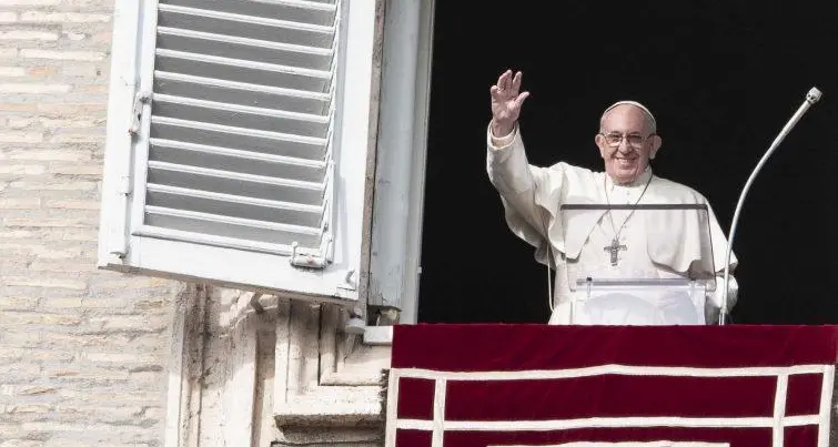 Il Papa resta chiuso in ascensore, l’angelus inizia in ritardo