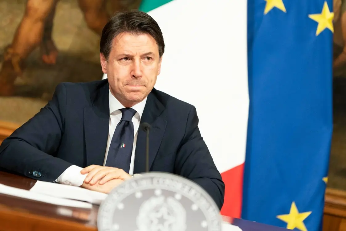 Il presidente Giuseppe Conte nella conferenza stampa di stasera