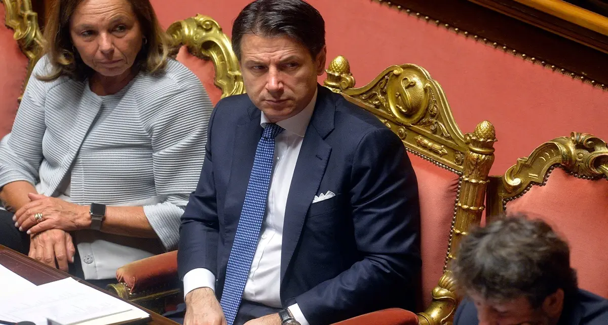 Il Conte 2, la fiducia al Senato tra bagarre leghista e repliche del premier