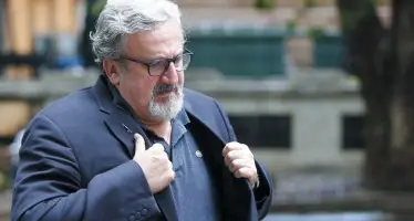 Disse il governatore Emiliano: «Se mi candido governatore sputatemi in un occhio...»