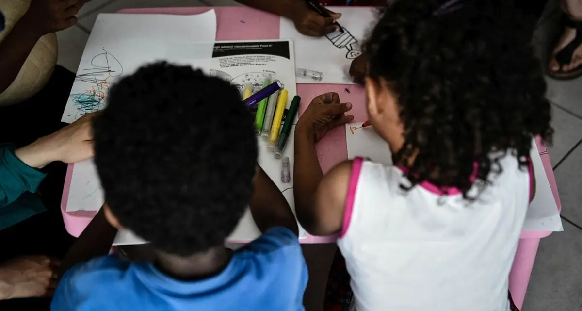 Oltre 900 piccoli migranti separati dalla famiglia da un anno
