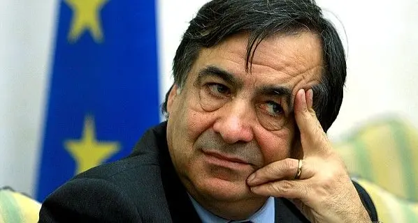 Con le accuse a Bruxelles, Orlando irrompe nella campagna elettorale in Sicilia