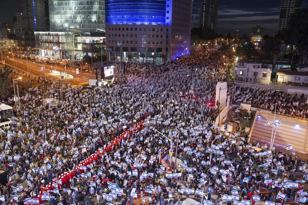 Proteste in piazza a Tel Aviv in Israele