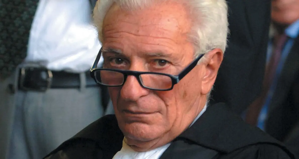 Carlo Federico Grosso la toga dell’avvocato donata alle istituzioni