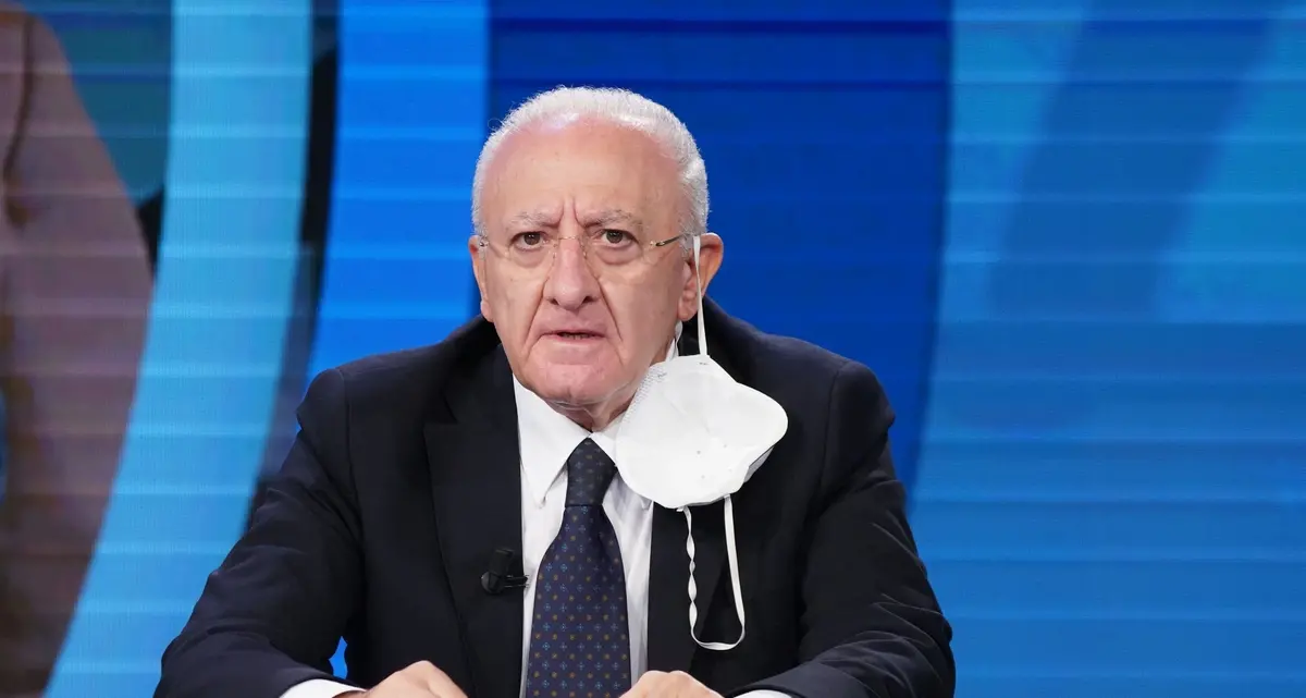 Scuole chiuse, i genitori insorgono contro De Luca: parola al Tar