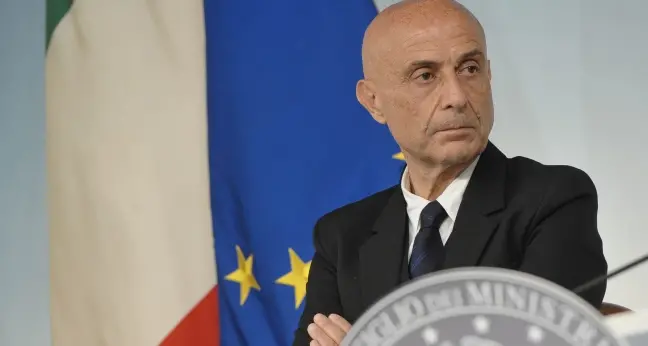 \"Omicidi e reati in calo\". Parola di Minniti...