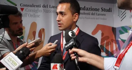 Di Maio lo caccia, il Pd sorride e giura: «Noi garantisti!»