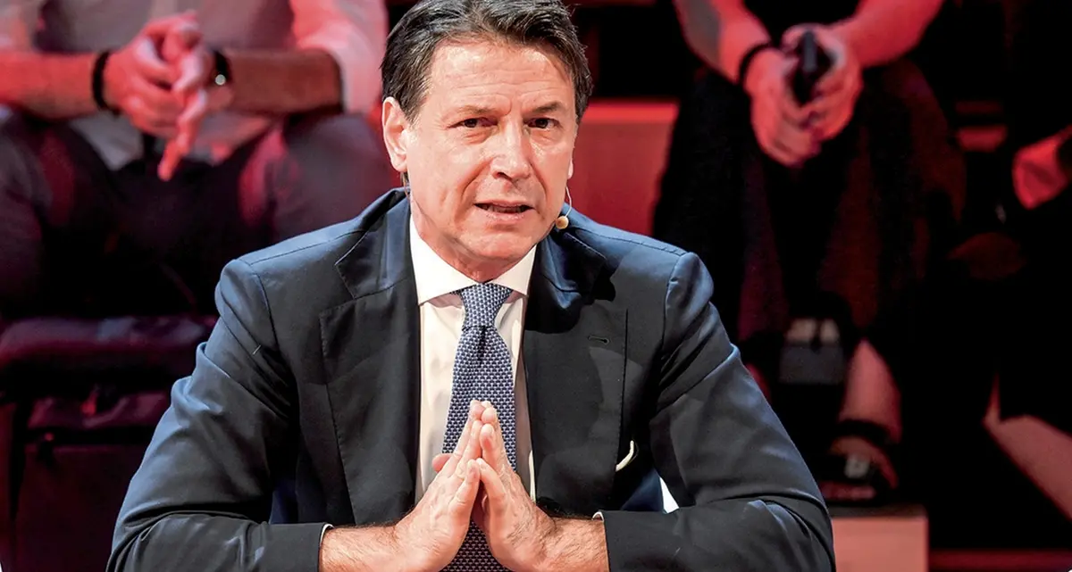 Lo chiamavano “ rinvio” Così Conte ha fatto dell’indecisione uno stile