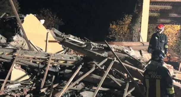 La tragedia di Alessandria, esplode una cascina, morti tre vigili del fuoco