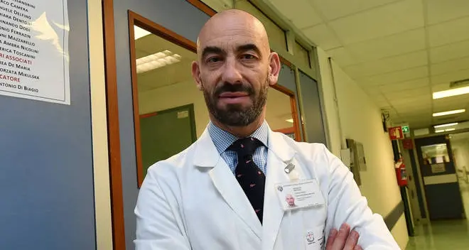 \"Galera per chi non si vaccina\". Parla Bassetti, il virologo-sceriffo