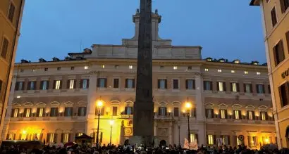 «Adesso fateli sbarcare!» La sinistra ritrova la piazza