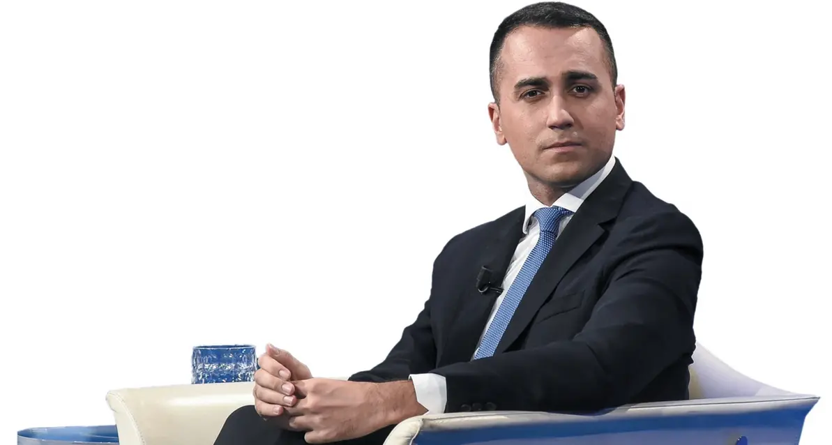 Caos 5 Stelle, la leadership di Di Maio traballa, si affaccia Patuanelli
