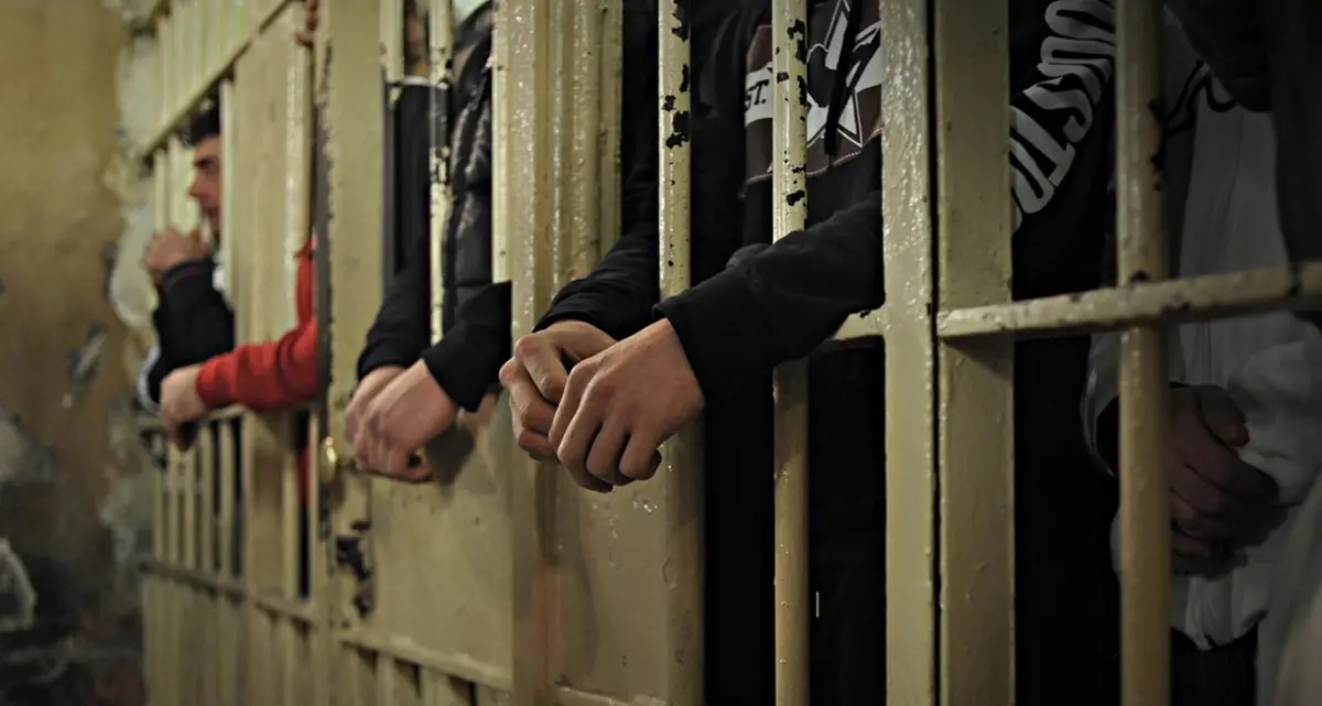 Il Garante dei detenuti: «Sovraffollamento al 121,75%, dietro le sbarre anche 48 bambini»