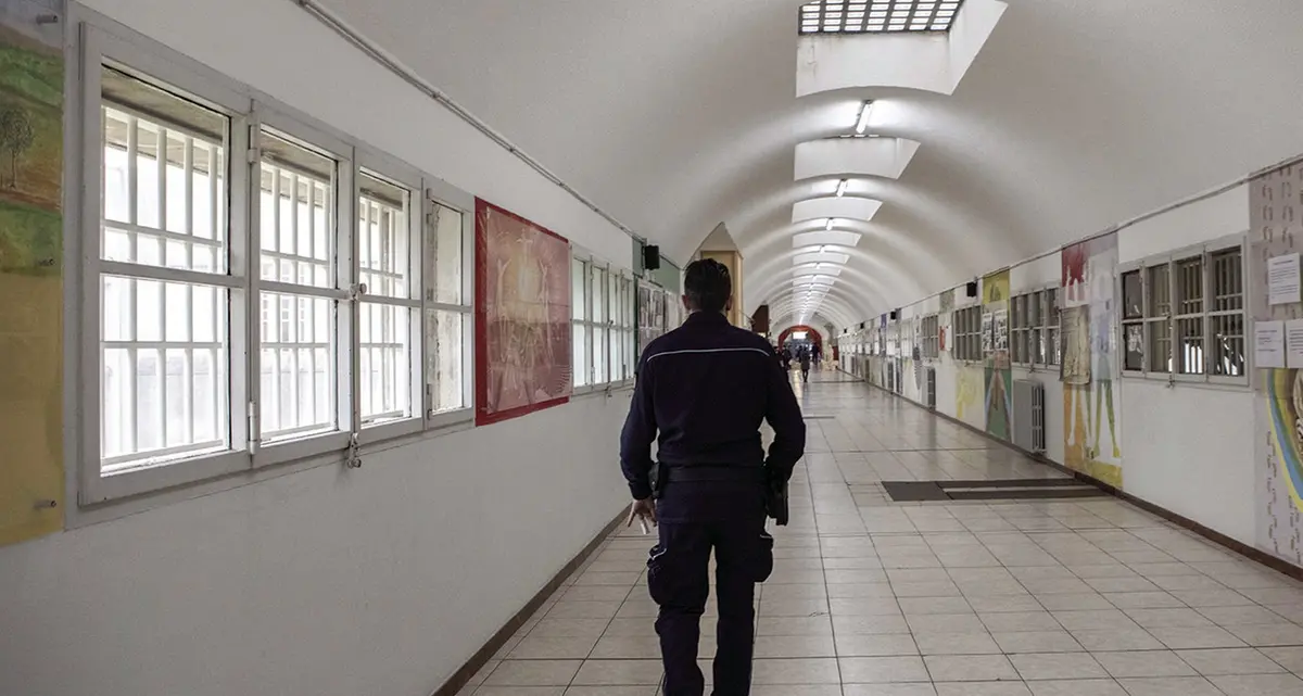 Viaggio nel disastro della sanità in carcere: medici precari e gravi carenze di personale