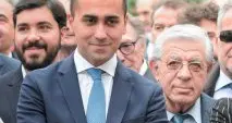 Fioccano denunce: «Dai Di Maio si lavorava in nero»