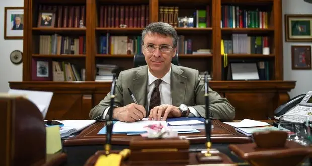 L'idea di Cantone: «Spinello legale meglio dello spaccio»