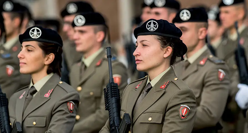 La brutta avventura di una soldatessa: cacciata dall'esercito per una denuncia infondata