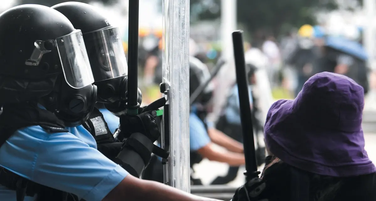Hong Kong congela la contestata legge sull’estradizione
