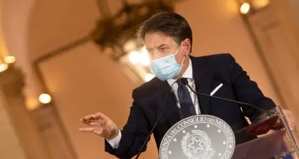 Italia divisa in tre aree, Conte: «Domani un decreto Ristori bis»