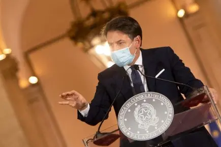 Il presidente del Consiglio Conte nella conferenza stampa di ieri sera: nessuna stretta, molte raccomandazioni, persino sul lavoro agile dei professionisti