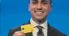 «Ce l’abbiamo fatta!». Di Maio esulta e presenta la reddito- card