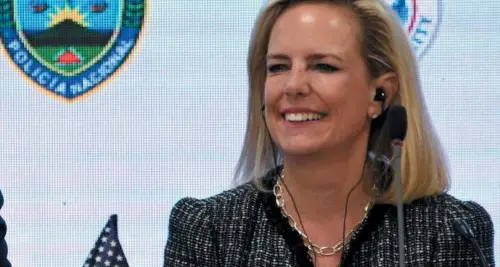 Trump silura la Nielsen: «Tenera con i migranti»