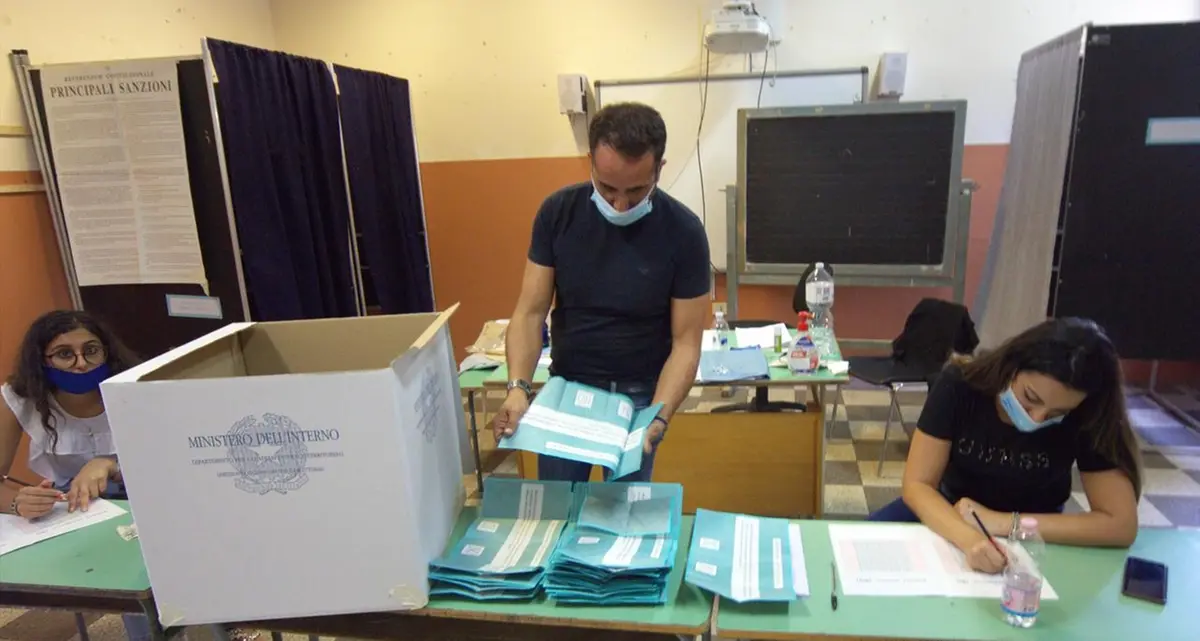 Ballottaggi, alle 12 affluenza al 9,7 per cento. In calo rispetto al primo turno