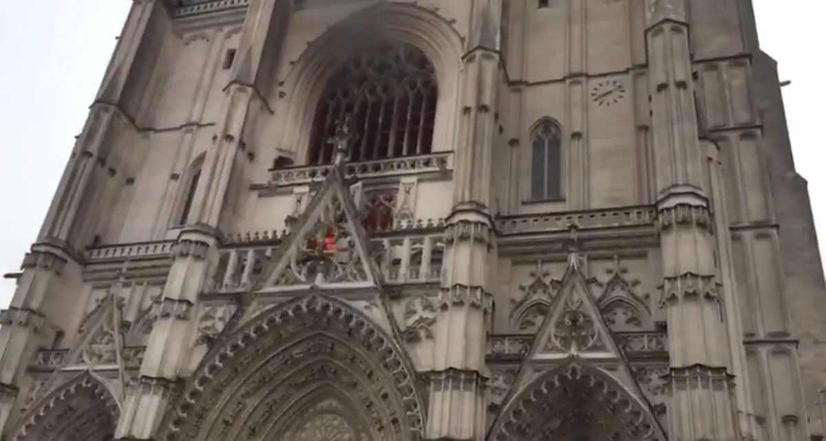 Nantes, in fiamme la cattedrale