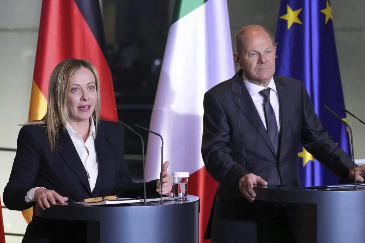 La premier Giorgia Meloni con il Cancelliere tedesco Scholz