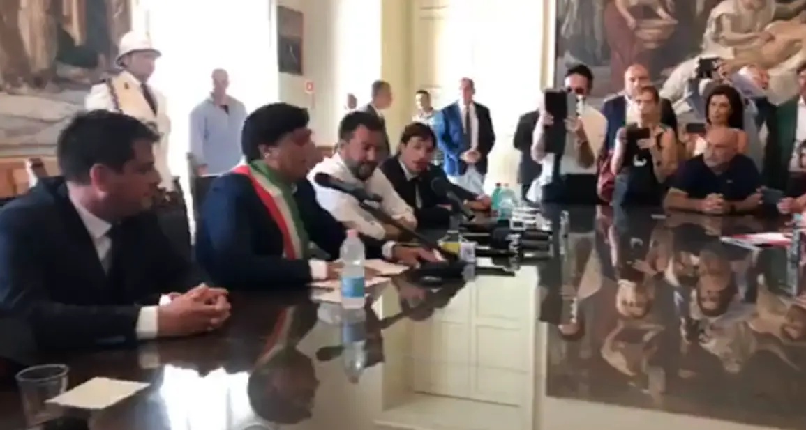 Catania, tensione durante la visita di Salvini. «In settimana vedrò gli alleati»