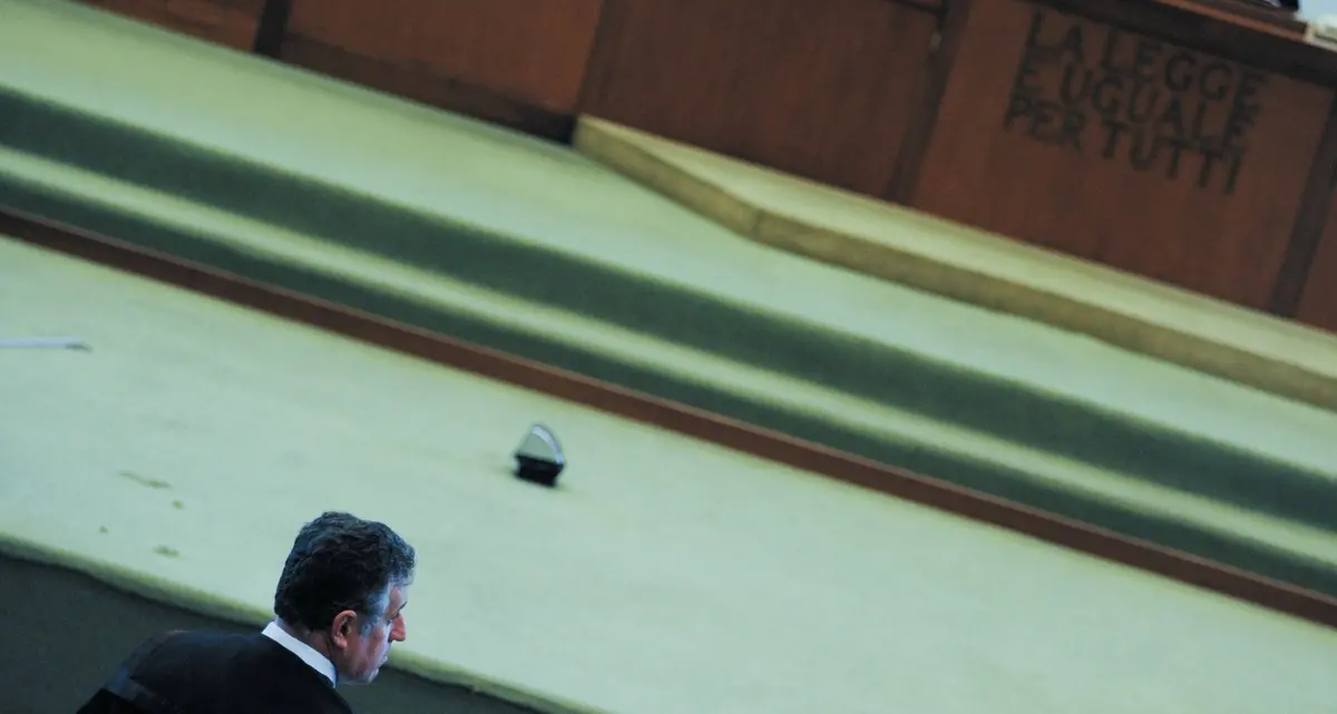 «Non siamo qui per scrivere la storia ma per fare un processo»