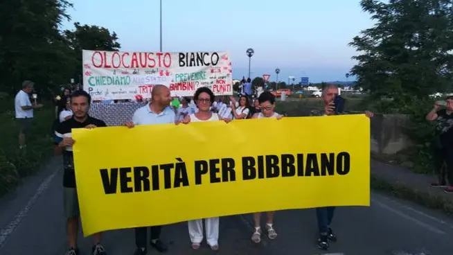 Così la bimba di Bibbiano denunciò i genitori: «Pronto carabinieri, mamma e papà mi hanno lasciata da sola...»